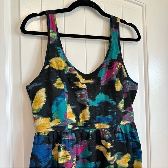 Abstract floral flattering sleeveless tunic top silky flowy feminine adjustable - Picture 2 of 8